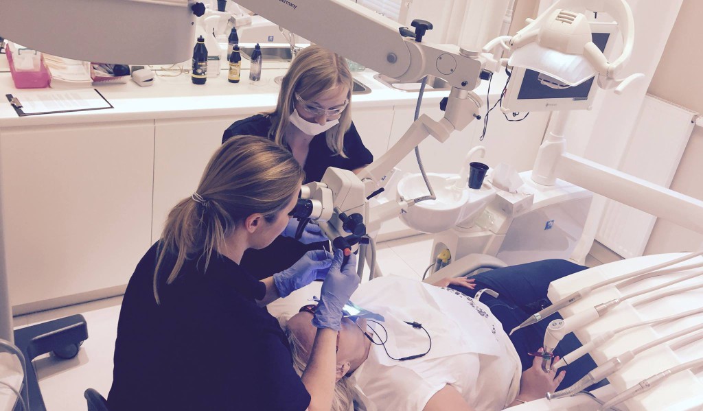 Endodoncja, leczenie kanałowe, leczenie pod mikroskopem